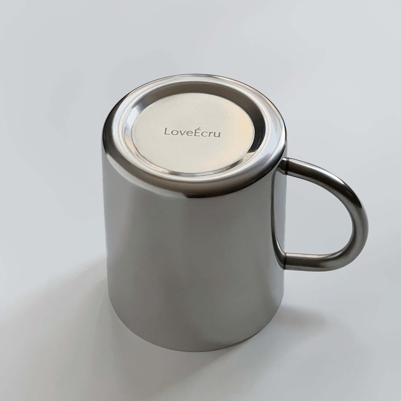 Glossy stainless steel cup with handle, featuring a double-layer design for optimal temperature control, branded with "LoveÉcru".