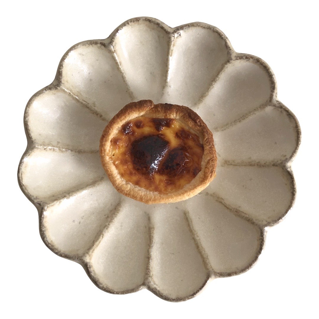 Rinka Plate 17cm with pastry, showcasing elegant Japanese craftsmanship and design from Kaneko Kohyo's porcelain collection.
