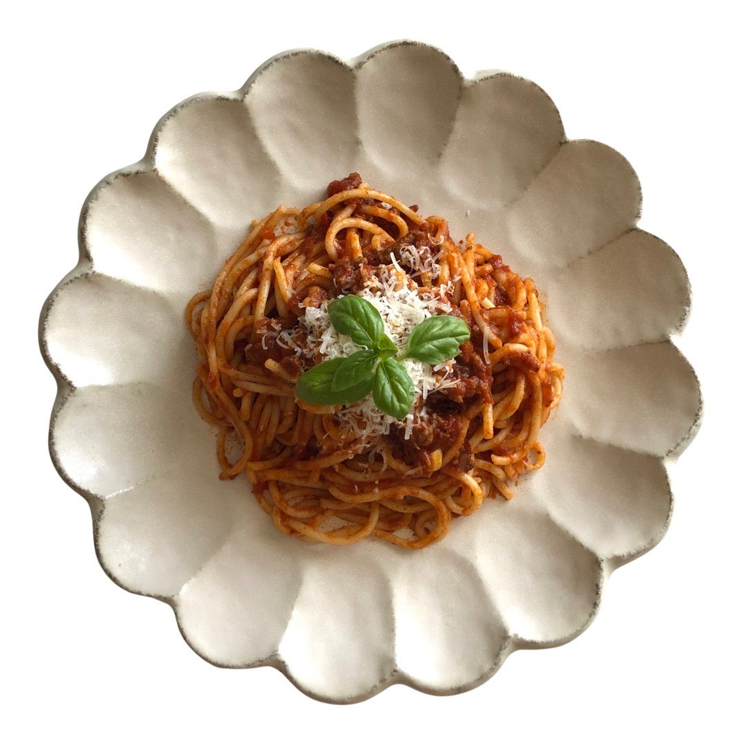 Elegant Rinka Plate 24cm with pasta topping, showcasing Japanese craftsmanship and porcelain design.