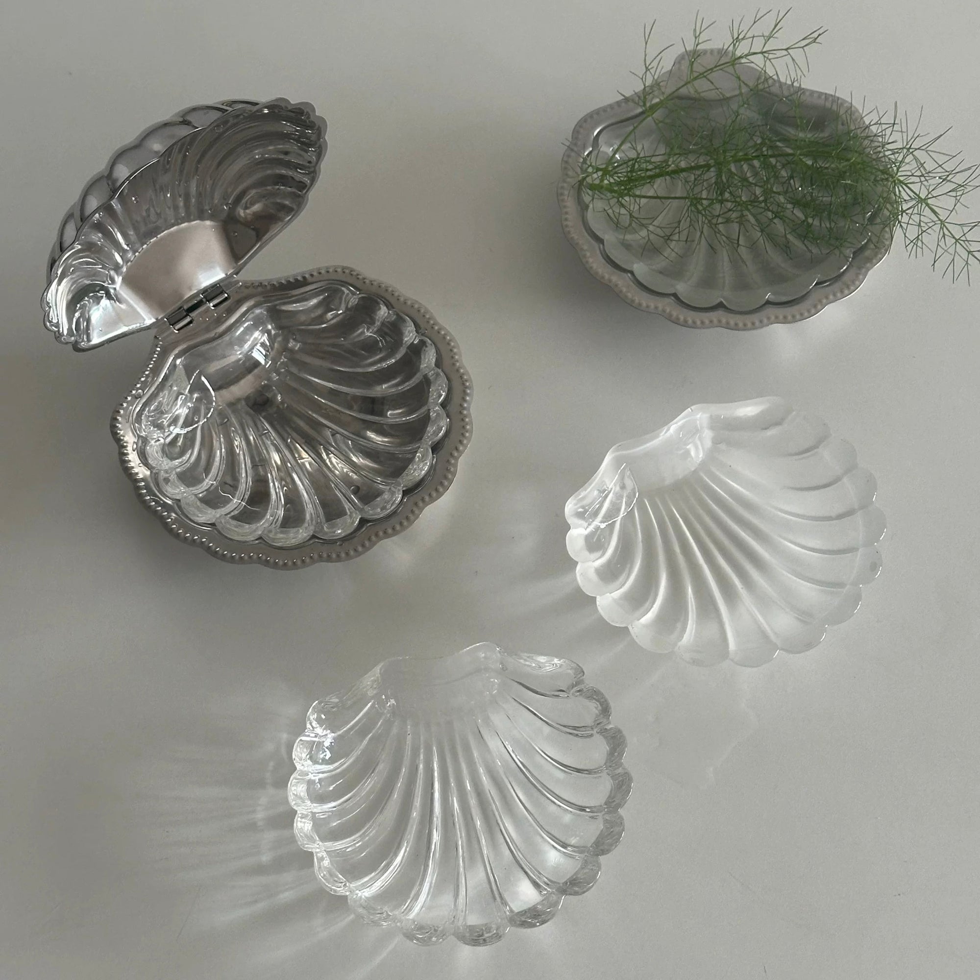 Piatto in vetro a forma di conchiglia Clara