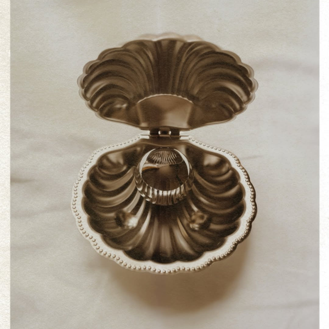 人気海外ブランドアイテム｜ファッション通販 Vintage Metal Shell Box – LoveÉcru 工芸品