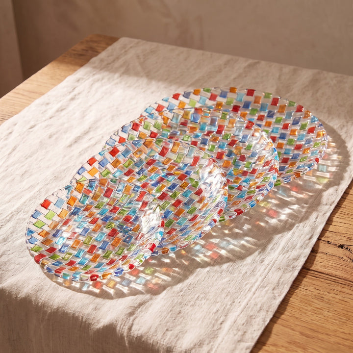 The four Tessera plate sizes fanned out on a linen runner, from 16.7 cm to 33.6 cm