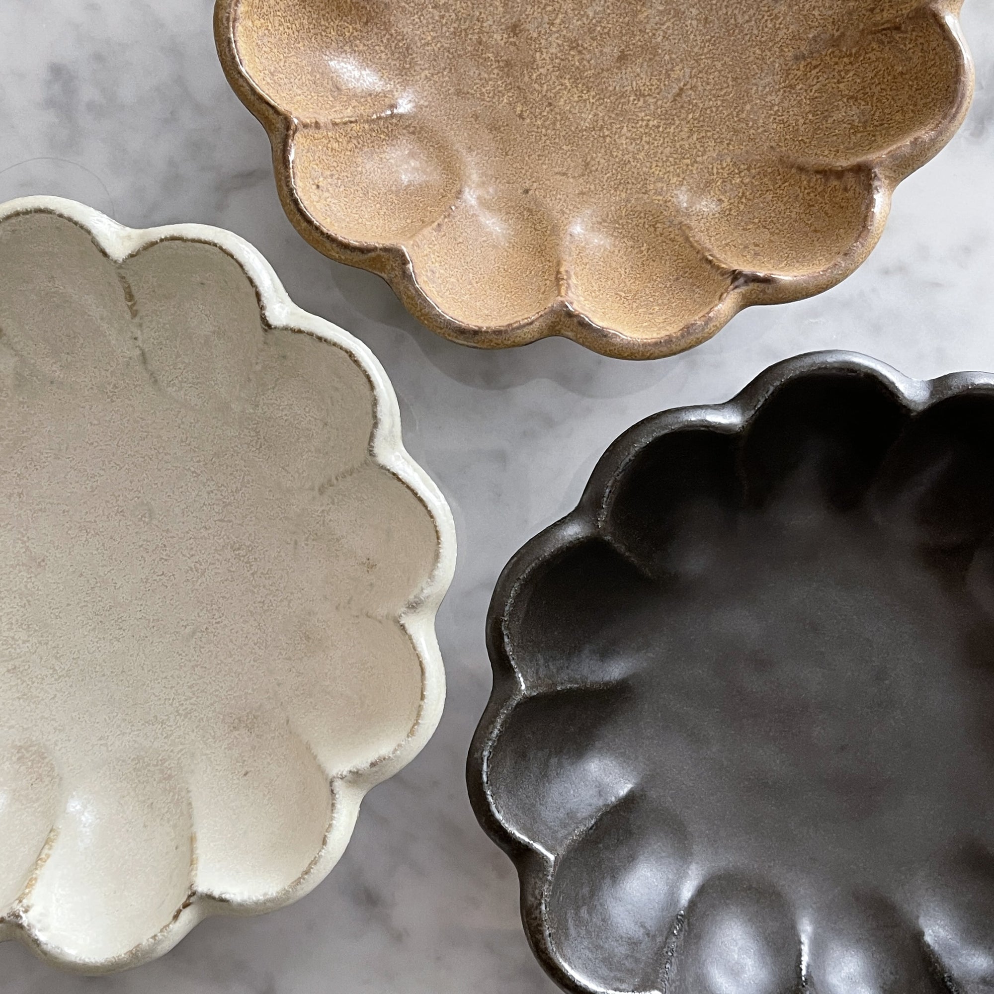 Rinka Collection 16cm bowls in porcelain, flower-shaped design by Kaneko Kohyo, available in three colors. Japanese handcrafted tableware