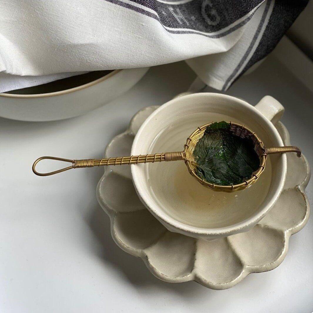 Rinka porcelain soup cup and flower-shaped plate with a tea strainer, part of Kaneko Kohyo's handcrafted collection.