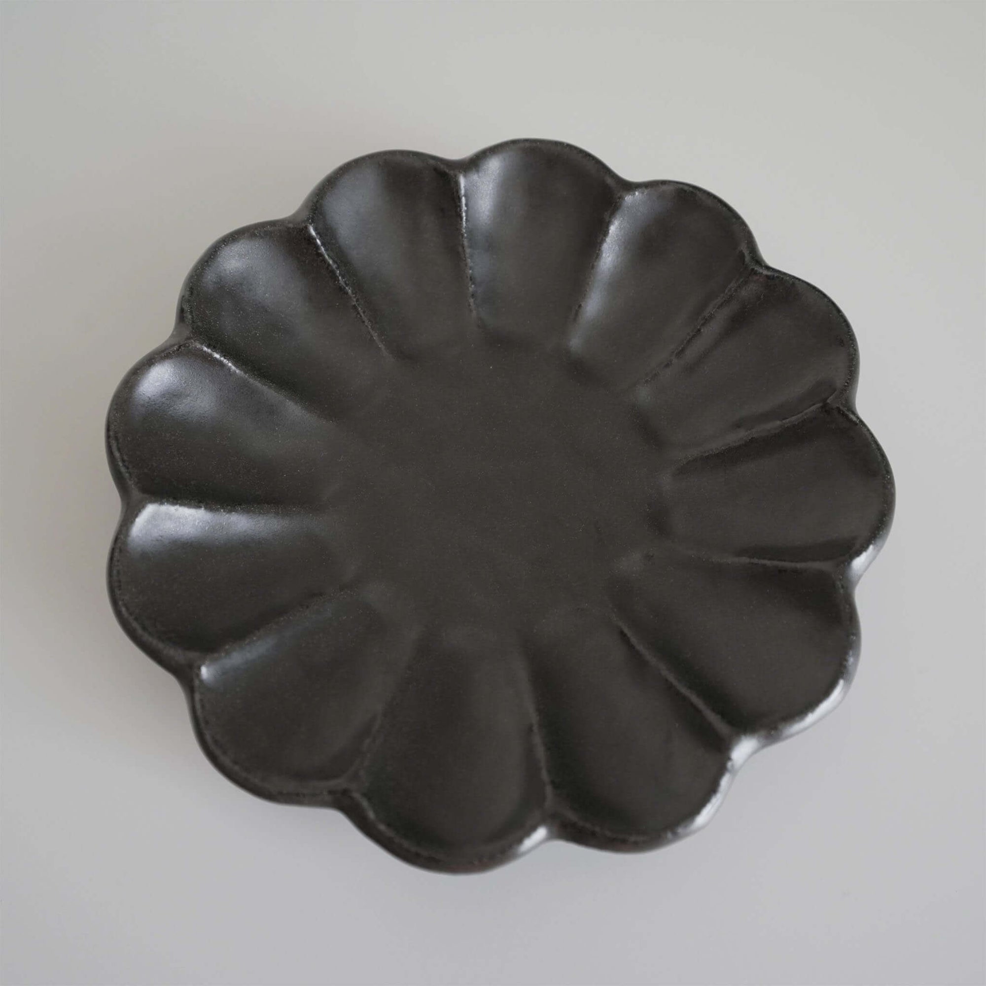 Rinka Plate by Kaneko Kohyo, handmade in Japan, black floral design, microwave and dishwasher safe, premium ceramic dining plate.