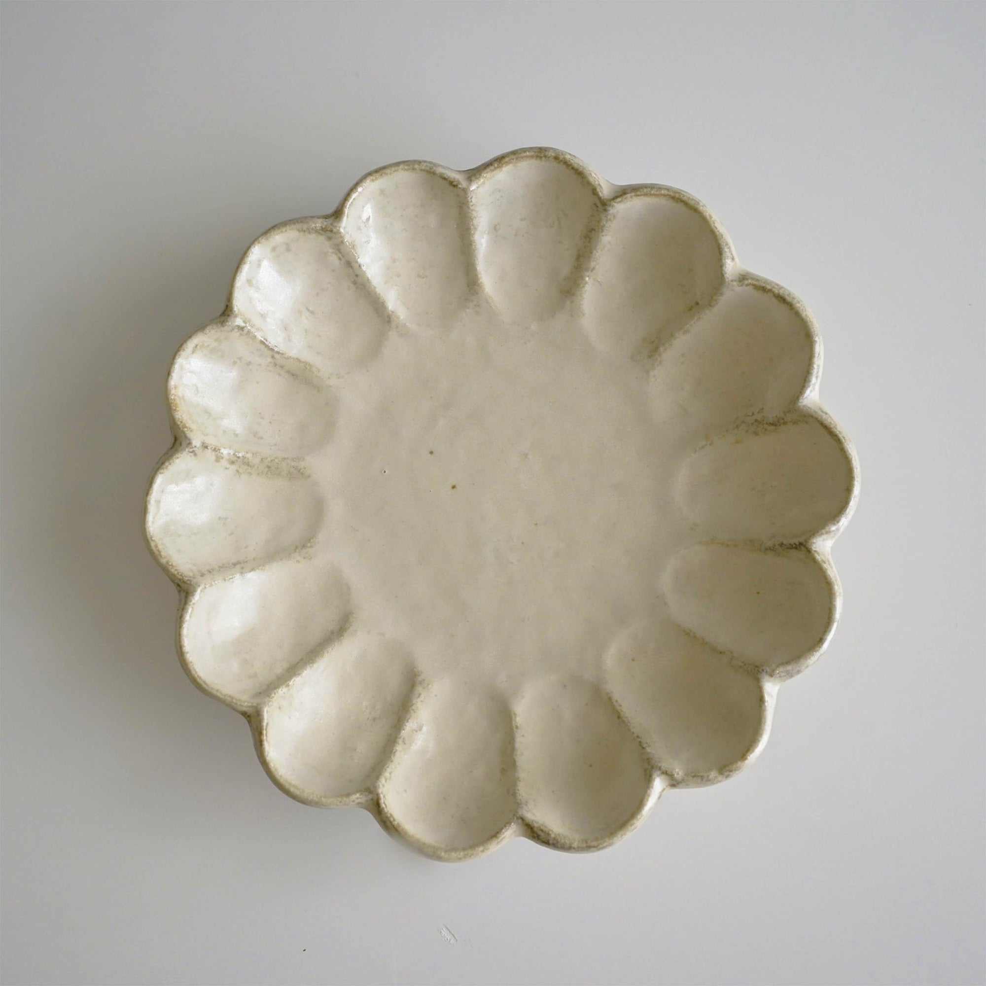 Rinka Plate 21cm from Kaneko Kohyo, handcrafted porcelain with elegant design, microwave and dishwasher safe.