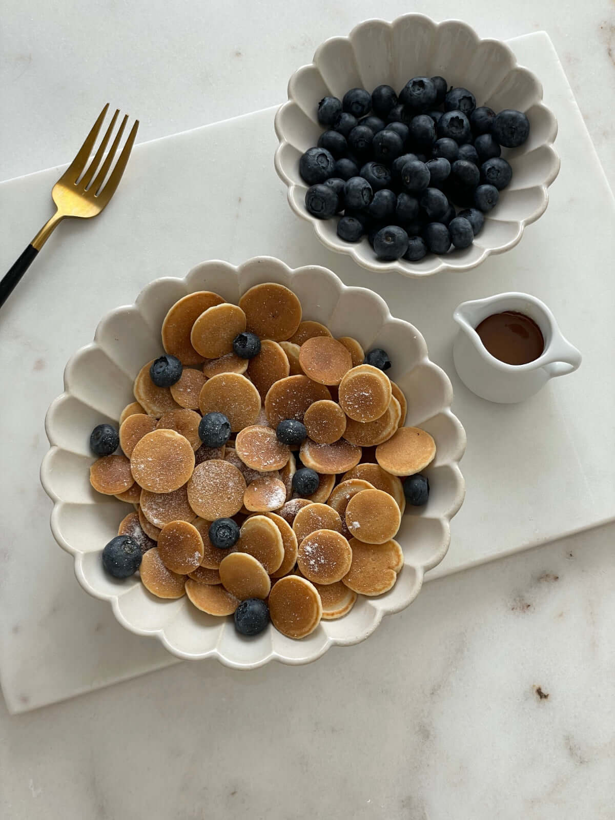 Elegant Barbarie Set with pancakes and blueberries on Japanese porcelain, showcasing handcrafted design and aesthetic appeal.