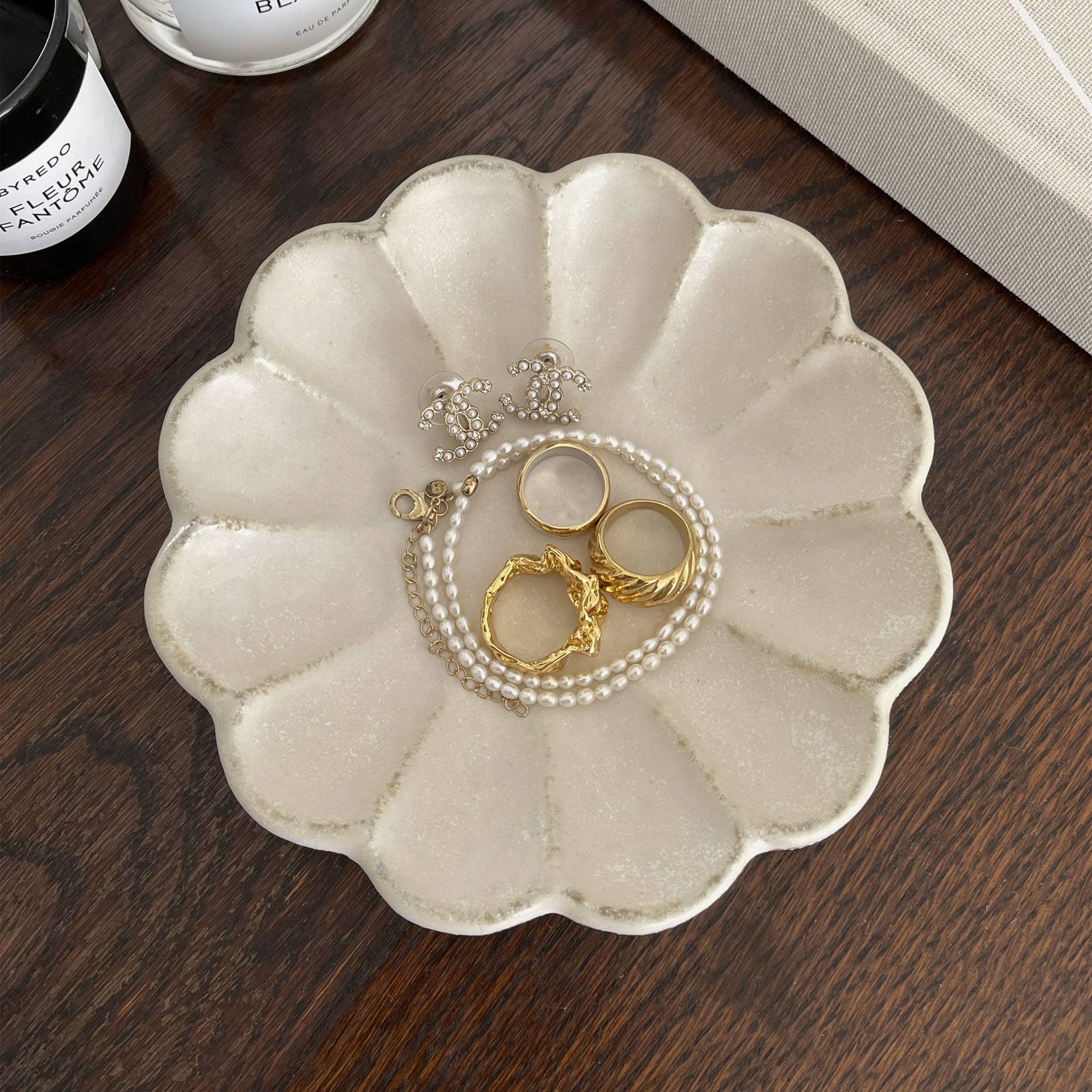 Elegant Rinka Plate 15cm showcasing jewelry, handcrafted porcelain by Kaneko Kohyo, adds style to any decor.