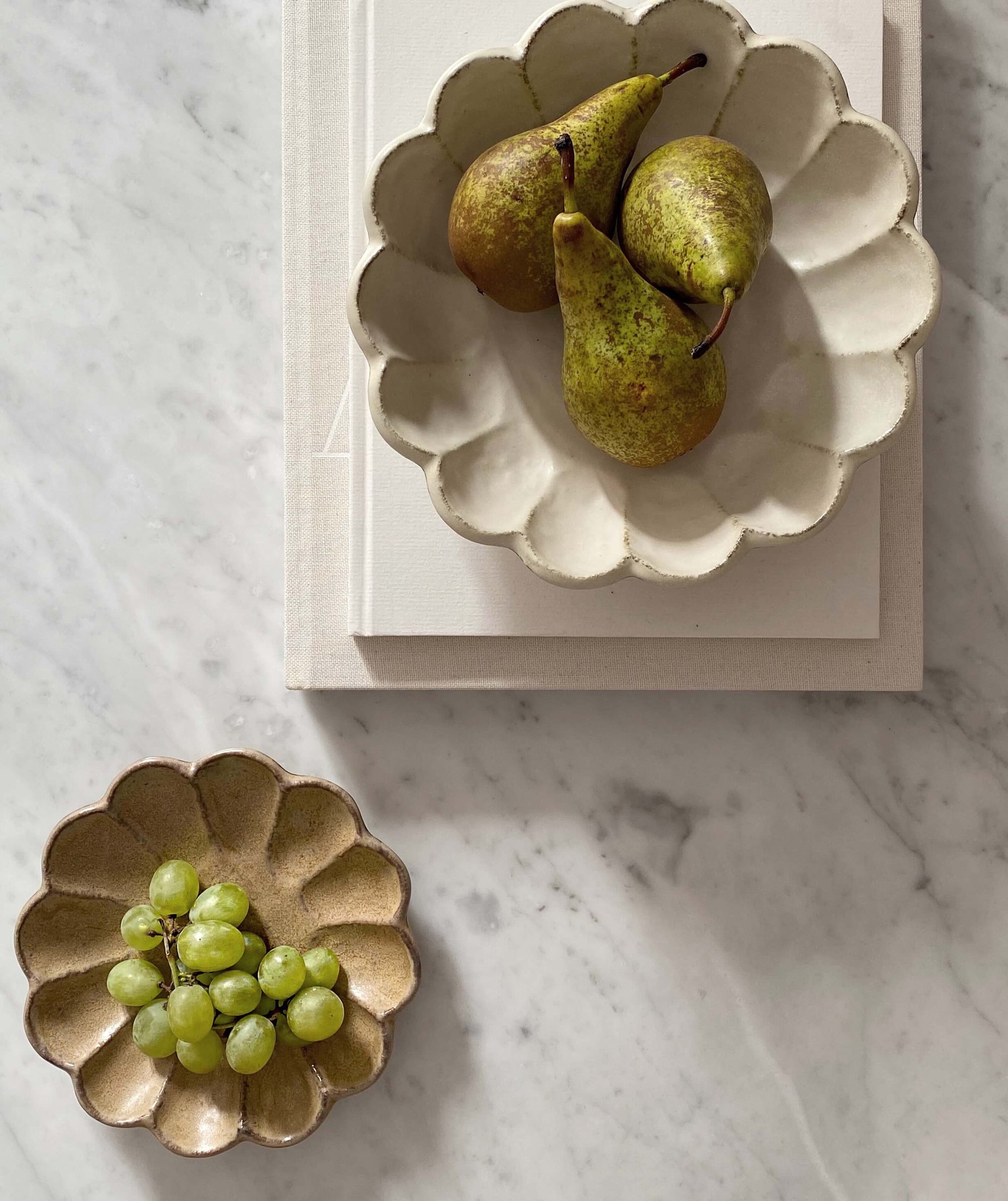 Rinka Bowl 24cm with pears and grapes, showcasing the handcrafted flower-shaped porcelain design by Kaneko Kohyo.
