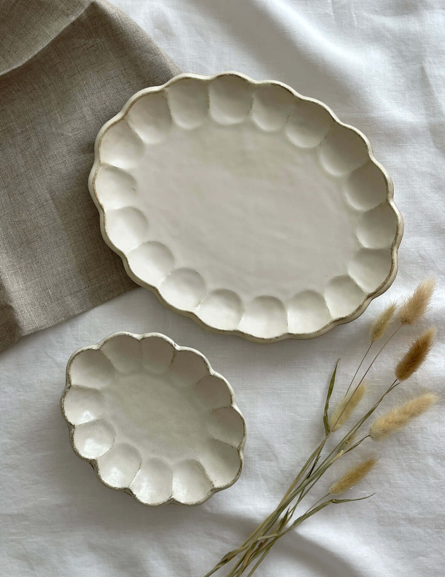 Rinka Oval Plates from Kaneko Kohyo, handcrafted porcelain with a floral design, perfect for enhancing any table setting.