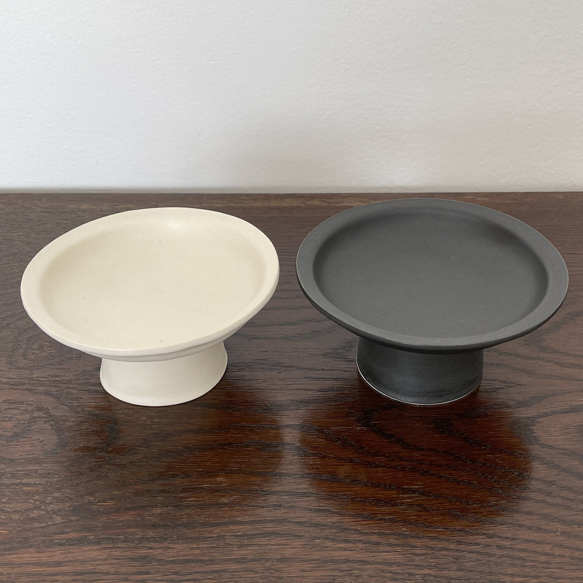 Elegant black and white tall plates from Yoshida Pottery, adding a touch of nature-inspired sophistication to any table setting.