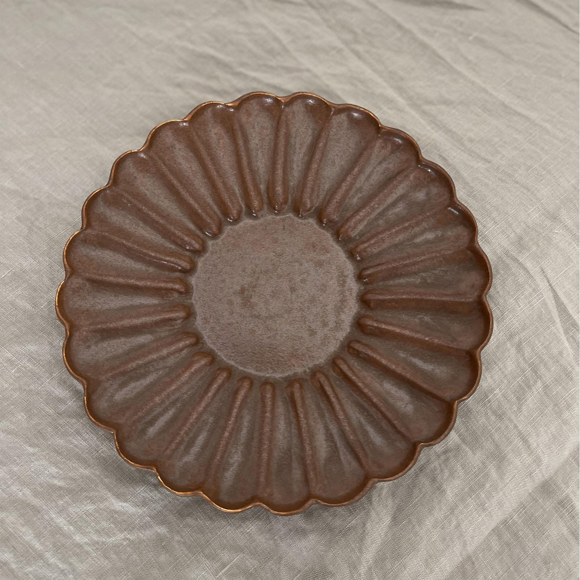 Elegant Rinka Plate by Yoshida Pottery with nature-inspired patterns, designed by ceramist Masakazu Yoshida.