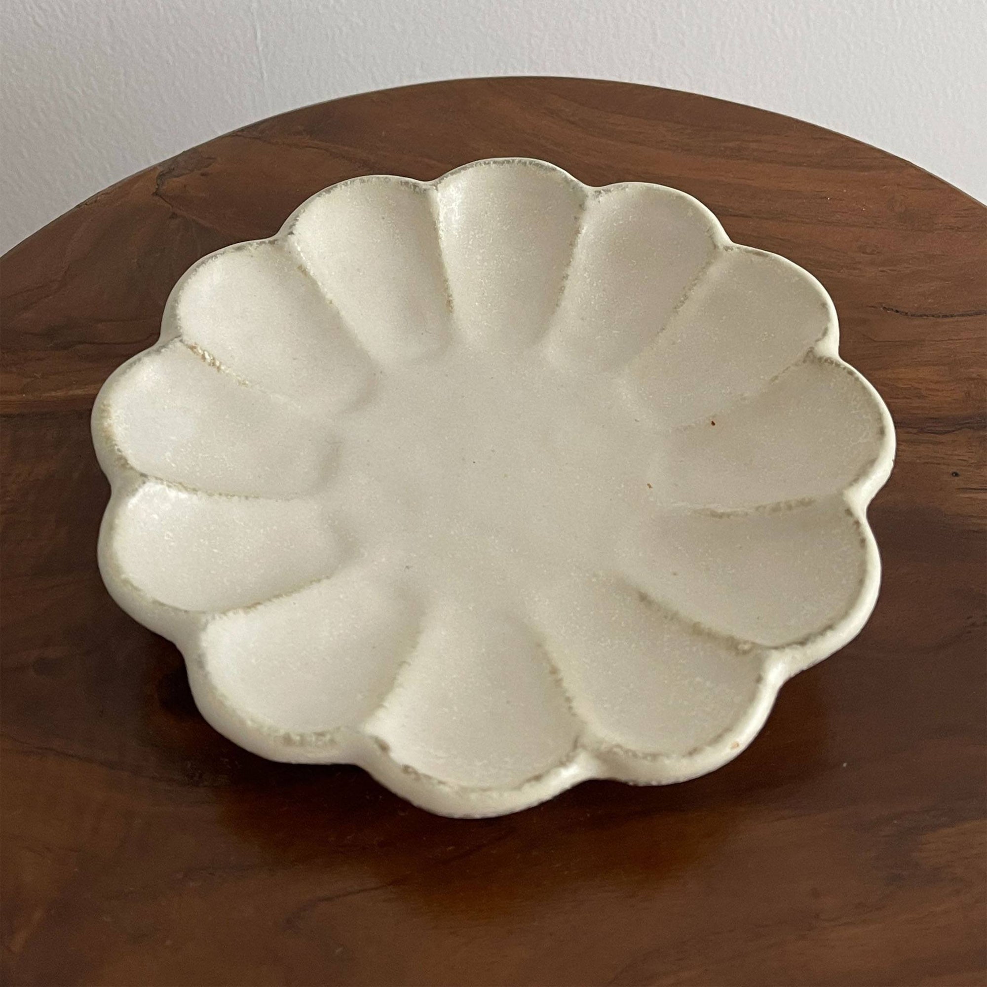 Elegant 15cm Rinka porcelain plate handcrafted in Japan with scalloped edges, perfect for enhancing your tableware collection.