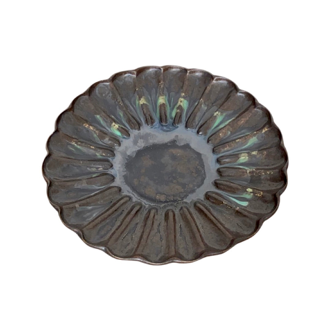 Elegant Rinka Plate by Yoshida Pottery with nature-inspired design, perfect for enhancing any table setting.