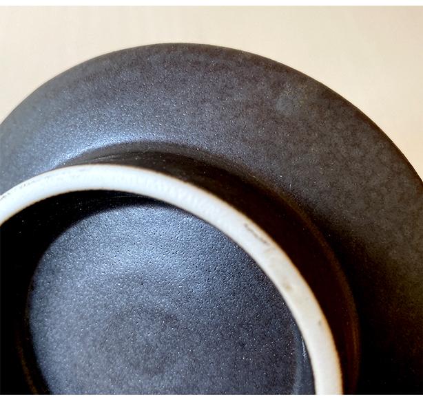 Rila Black porcelain dish with matte finish, Kaneko Kohei design, textured surface, 11.5cm diameter, made in Japan.