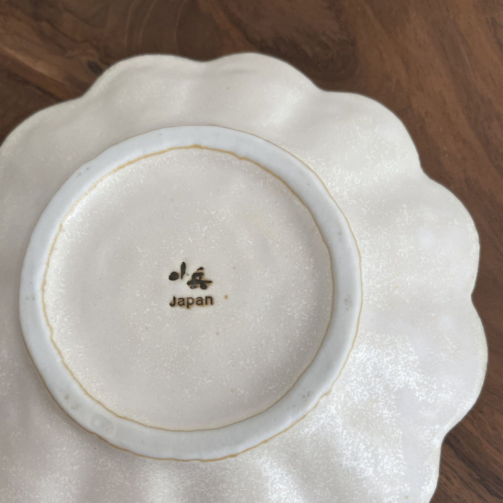 Bottom view of Kaneko Kohyo Rinka Plate 15cm, showcasing Japanese craftsmanship in white porcelain.