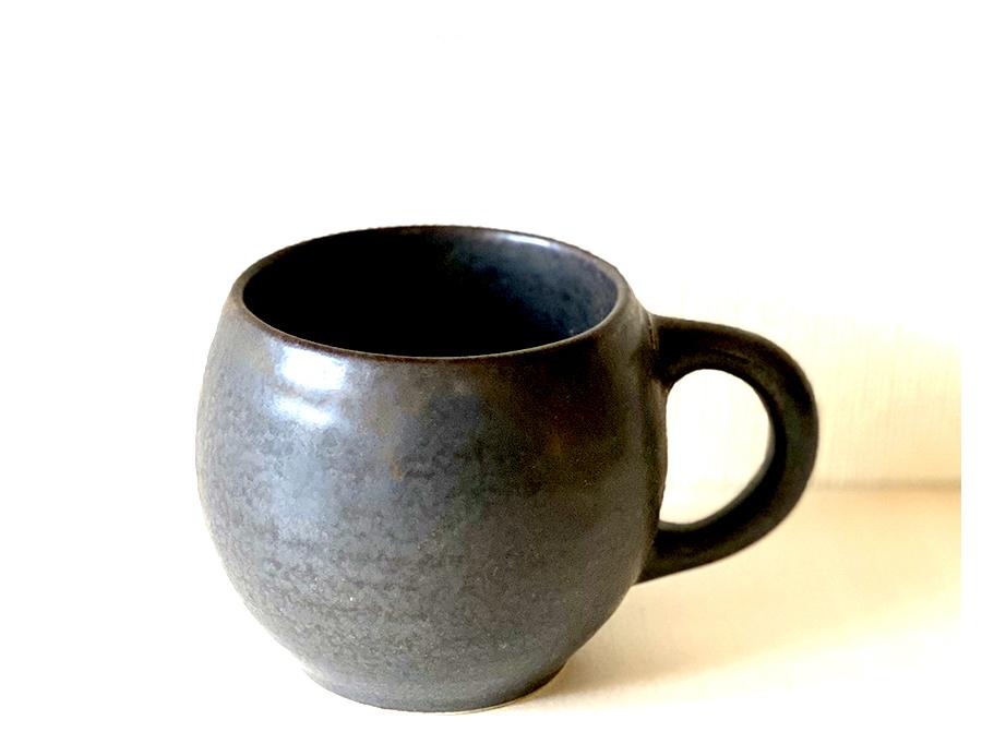 Rila Black Mug with handle, made of textured porcelain from Kaneko Kohyo, featuring a matte finish and microwave-safe design.