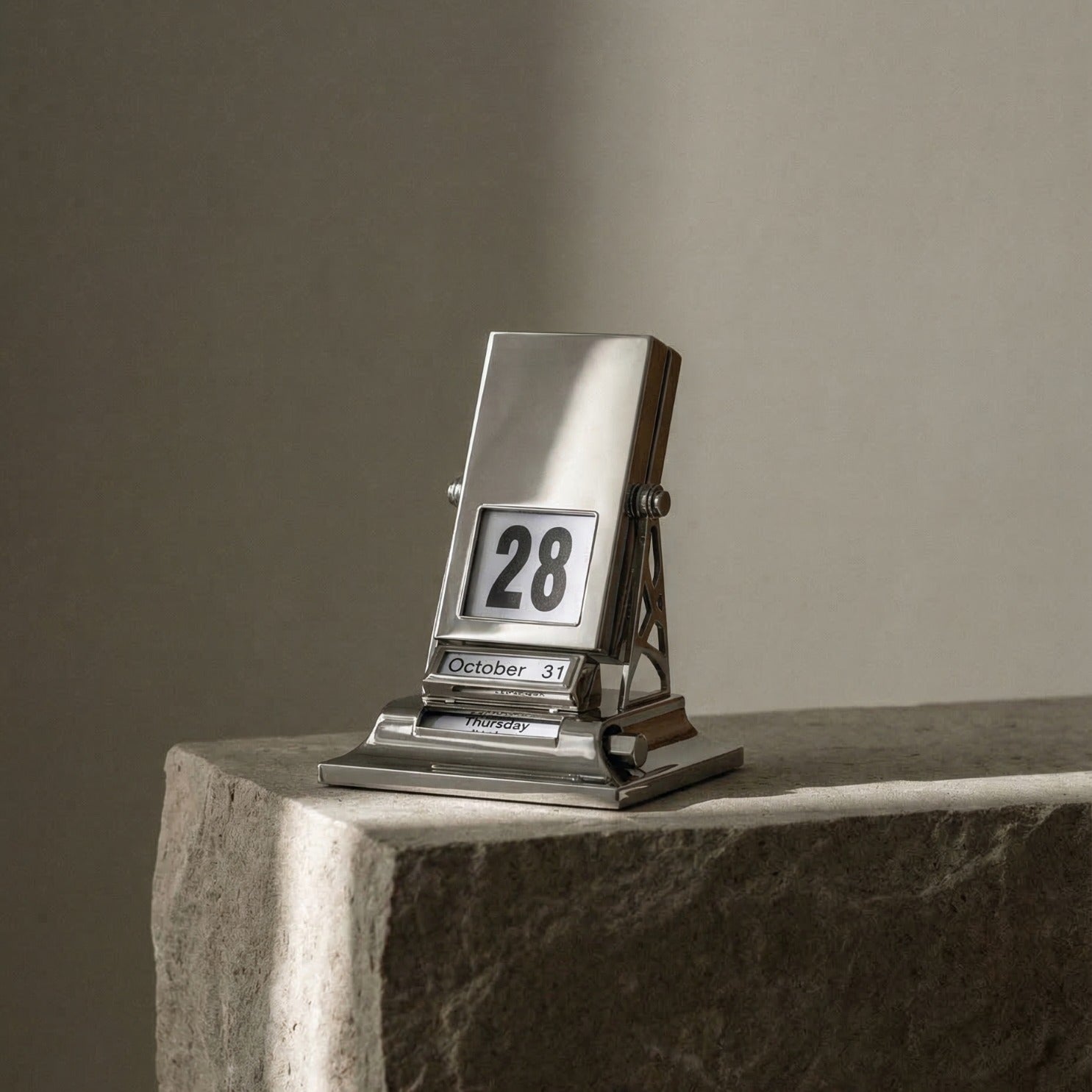 Timeless Rotating Desk Date Keeper