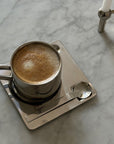 فنجان قهوة فولاذية مع صحن مربع وملعقة