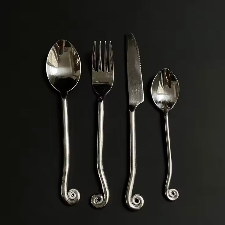 أدوات مائدة سبيرا ريترو (مجموعة من 4)