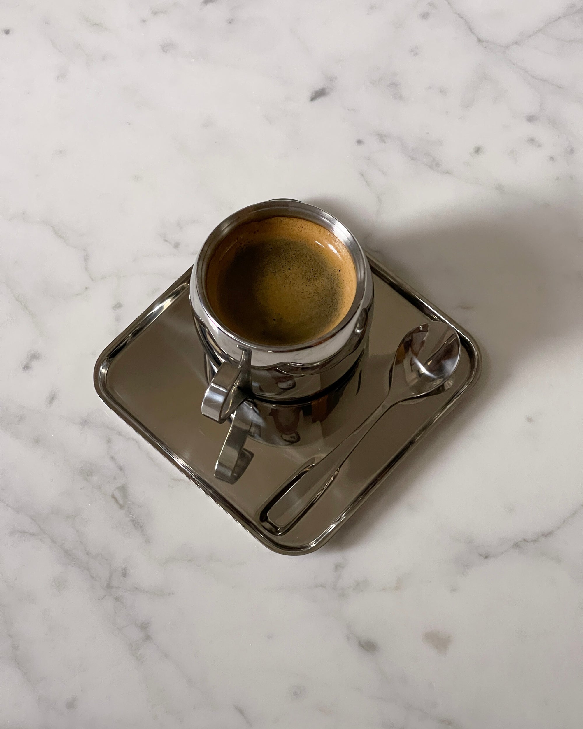 Italienische Stahl-Expresso-Kaffeetasse mit Untertasse &amp;amp; Löffel