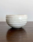 Ivory matcha bowl with a rounded form, made of porcelain. Ideal for enjoying Japanese matcha culture. Mino ware, handmade in Japan.