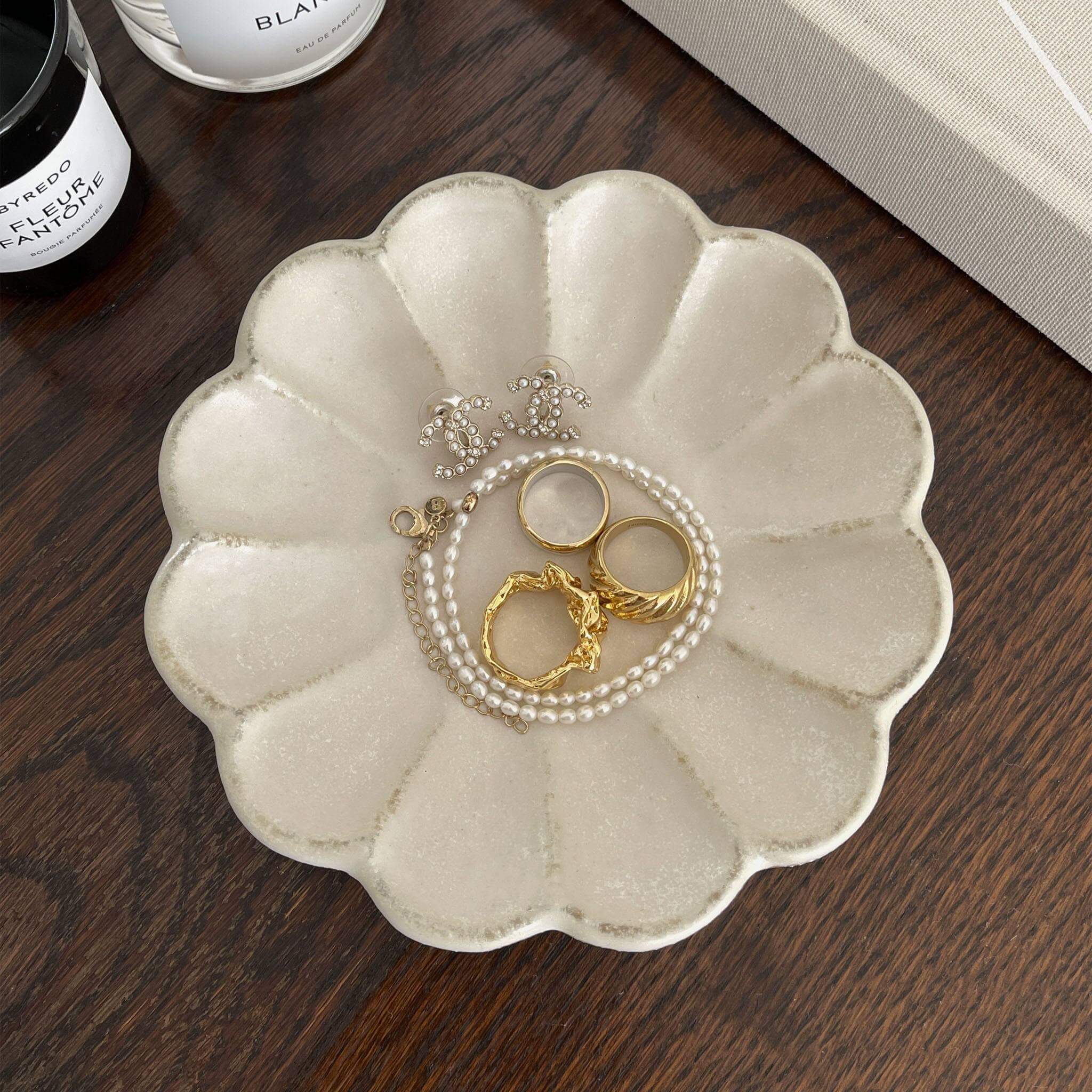 Rinka Plates – Flower-Shaped Japanese Porcelain | LoveÉcru
